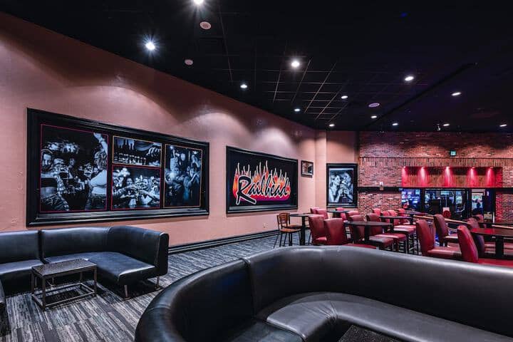Lounge 60 of 87