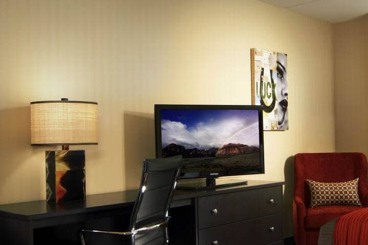 Room 4 of 87